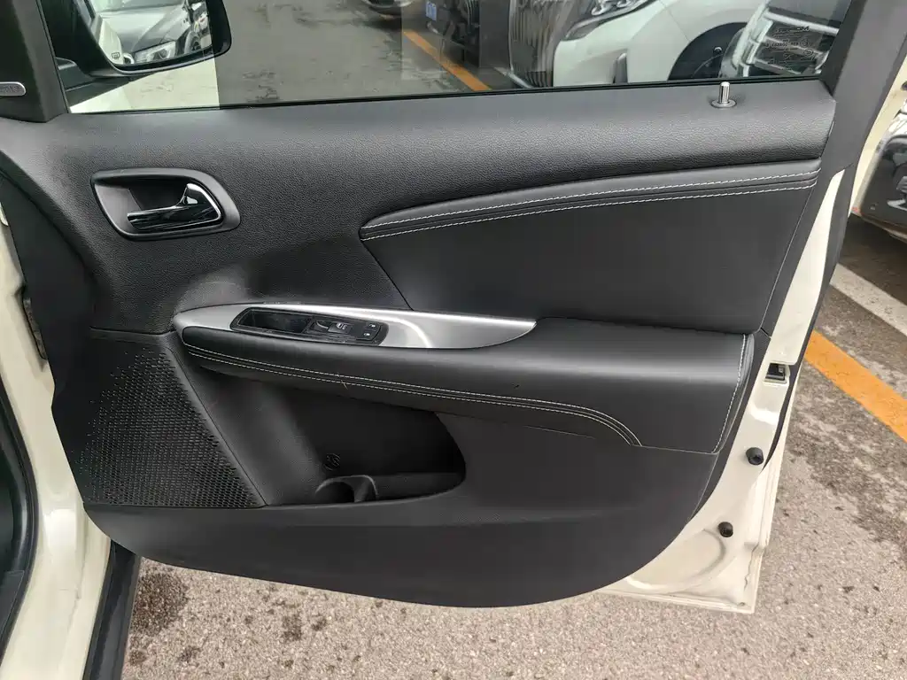 Dodge Journey 2013 2.4L FWD Premium Edition