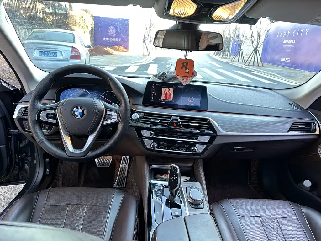 BMW 5 Series 2019 530Li Leading Edition Luxury Package