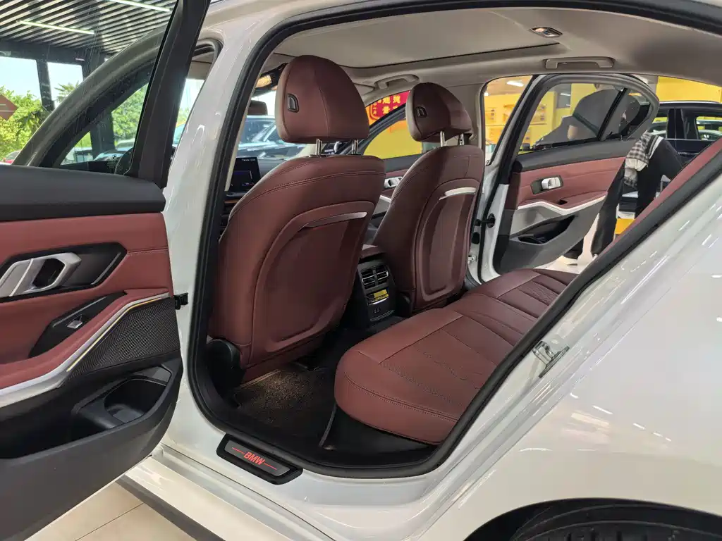 BMW i3 2025 eDrive 40 L Night Edition