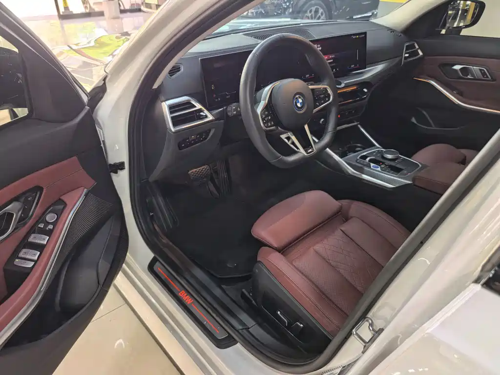 BMW i3 2025 eDrive 40 L Night Edition