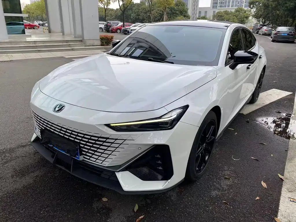 Changan UNI-V 2022 1.5T Excellence Edition
