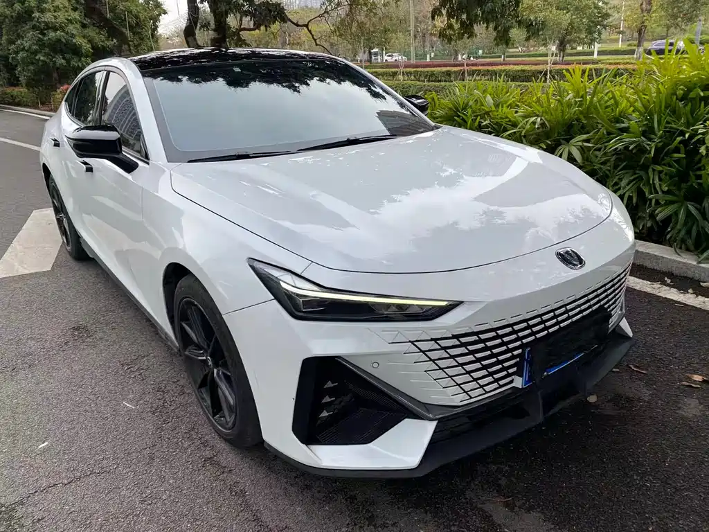 Changan UNI-V 2022 1.5T Excellence Edition