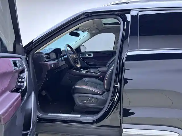 Ford Explorer 2023 EcoBoost 285 AWD Titanium Edition 7-Seater