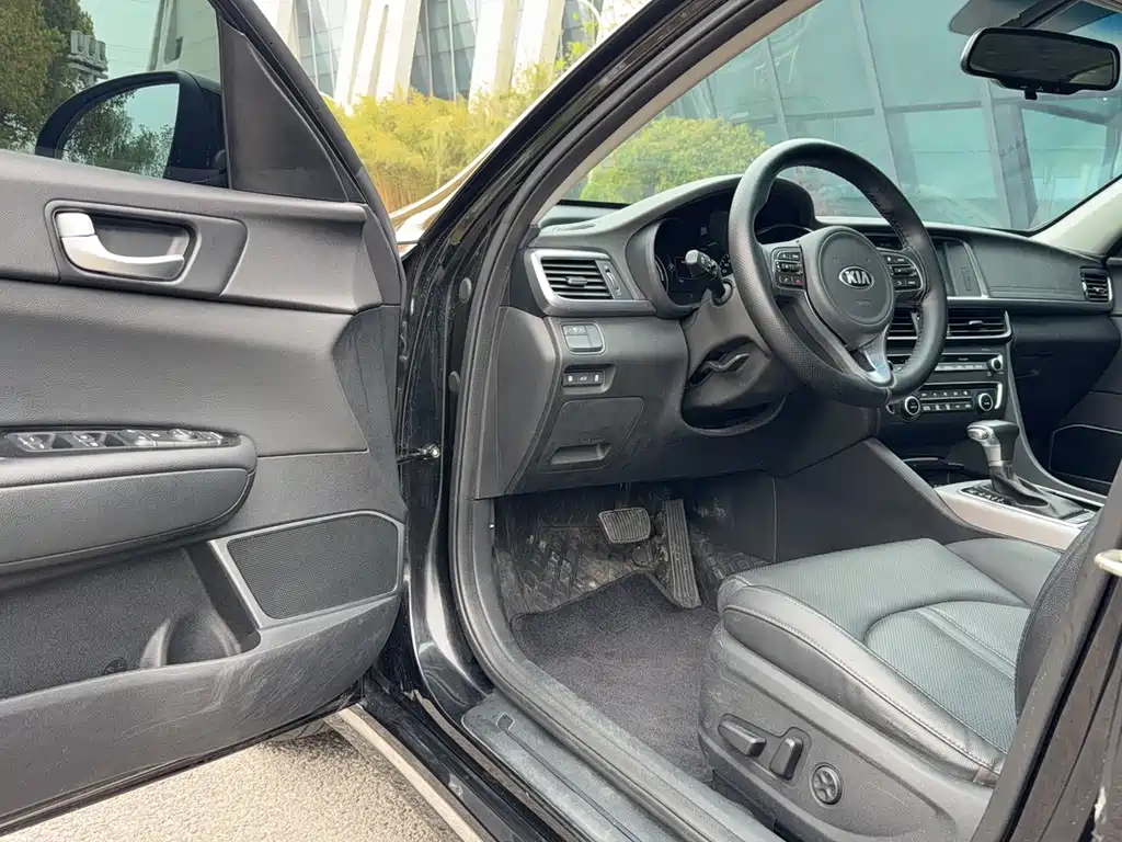 Kia K5 PHEV 2018 2.0L Zhi Zun Edition