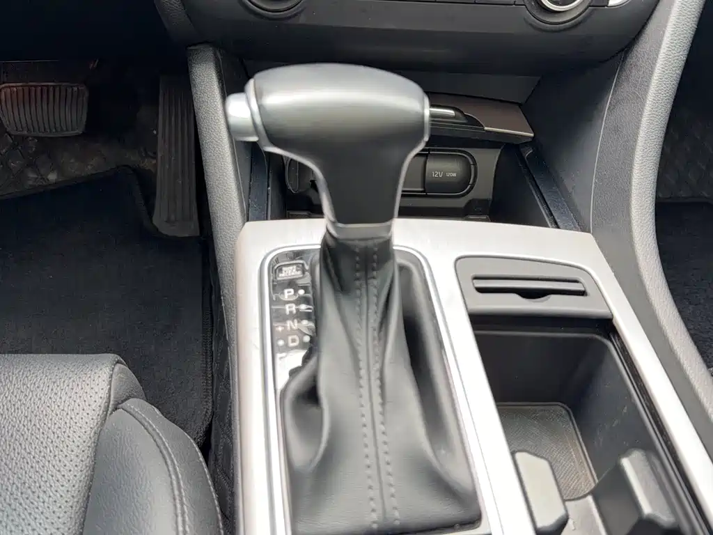 Kia K5 PHEV 2018 2.0L Zhi Zun Edition