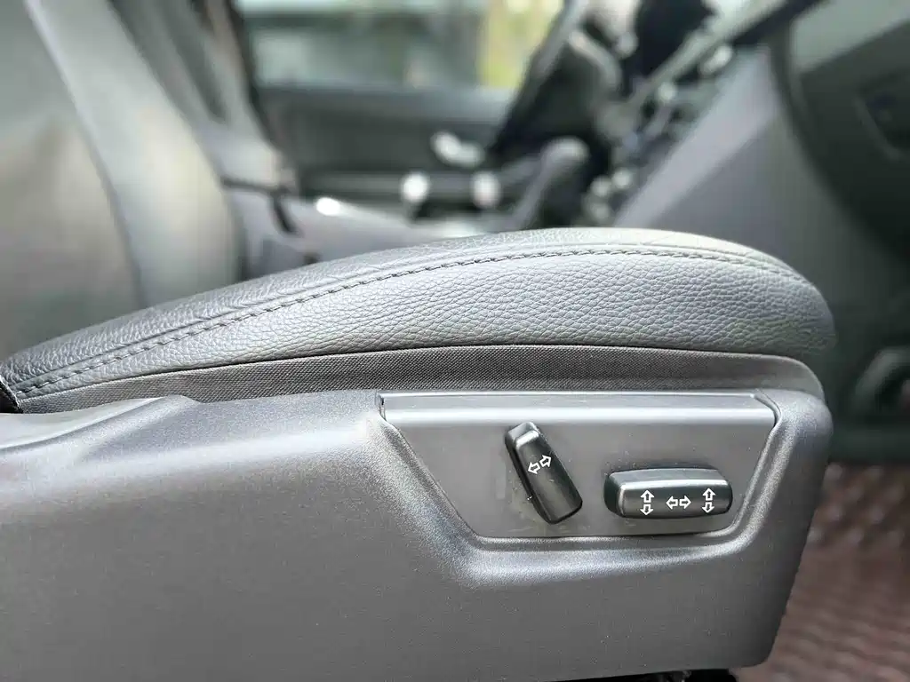Volvo XC90 2013 2.5T T5 Luxury Upgrade Edition