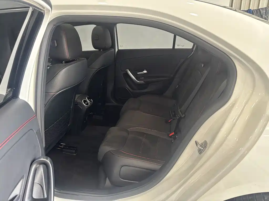 Mercedes-Benz A-Class 2025 A 200 L Fashion Edition