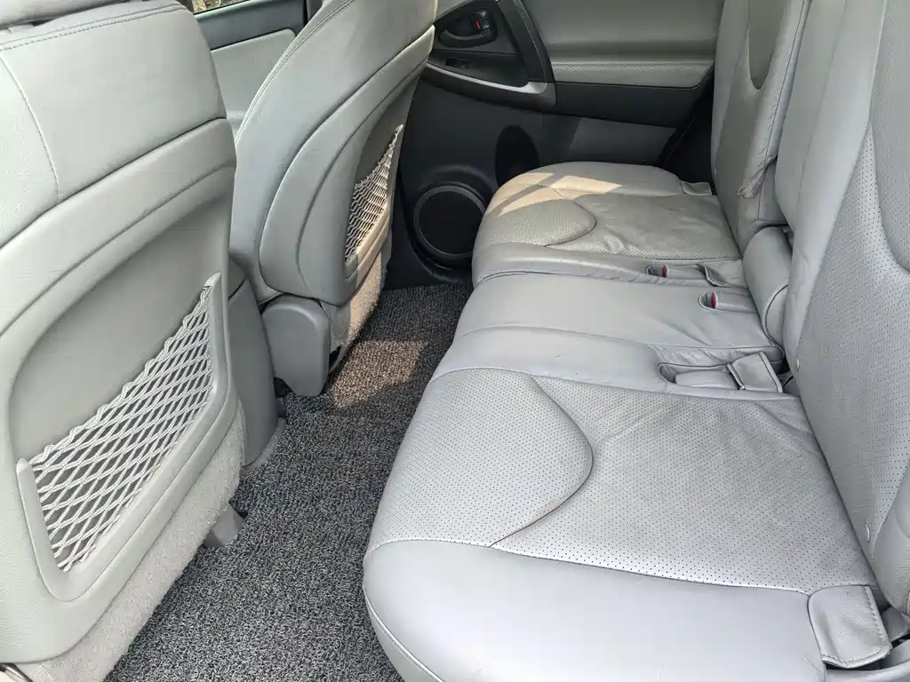 2006 Toyota RAV4 2.4 Luxury (Import)