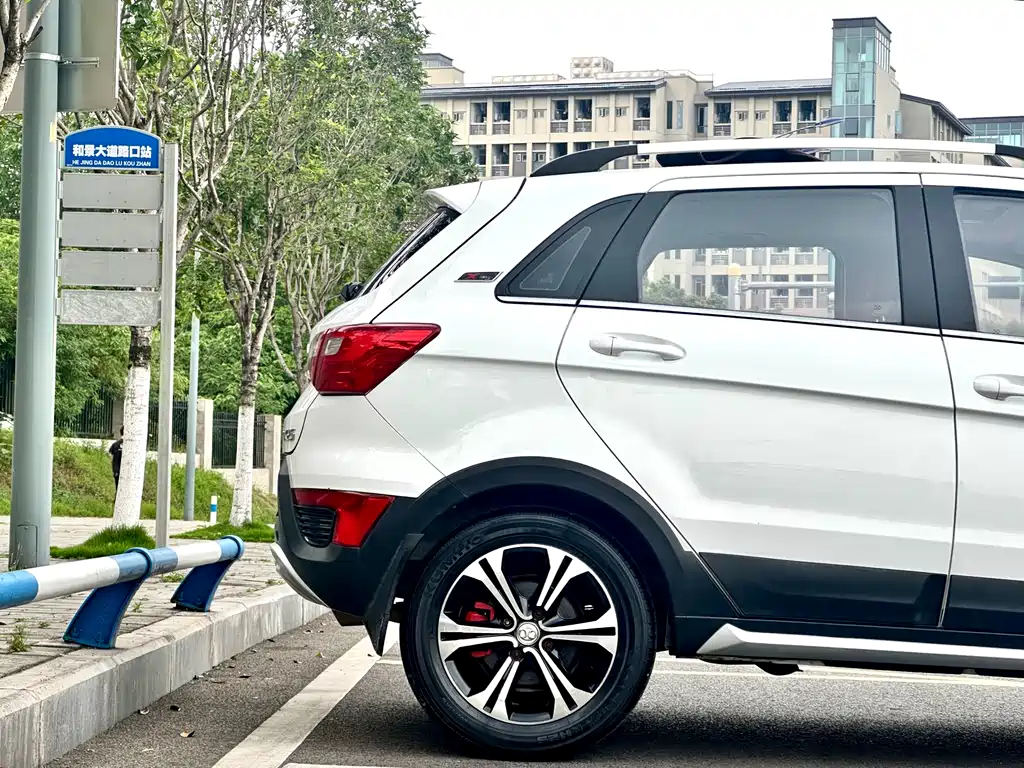 Senova X25 2015 1.5L Manual Elite