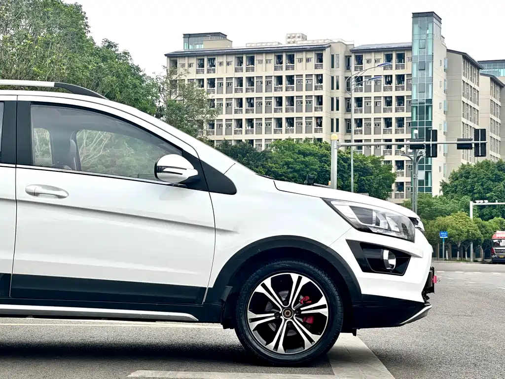 Senova X25 2015 1.5L Manual Elite