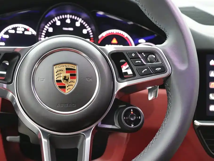 Porsche Cayenne Coupé 3.0T Platinum Edition 2023