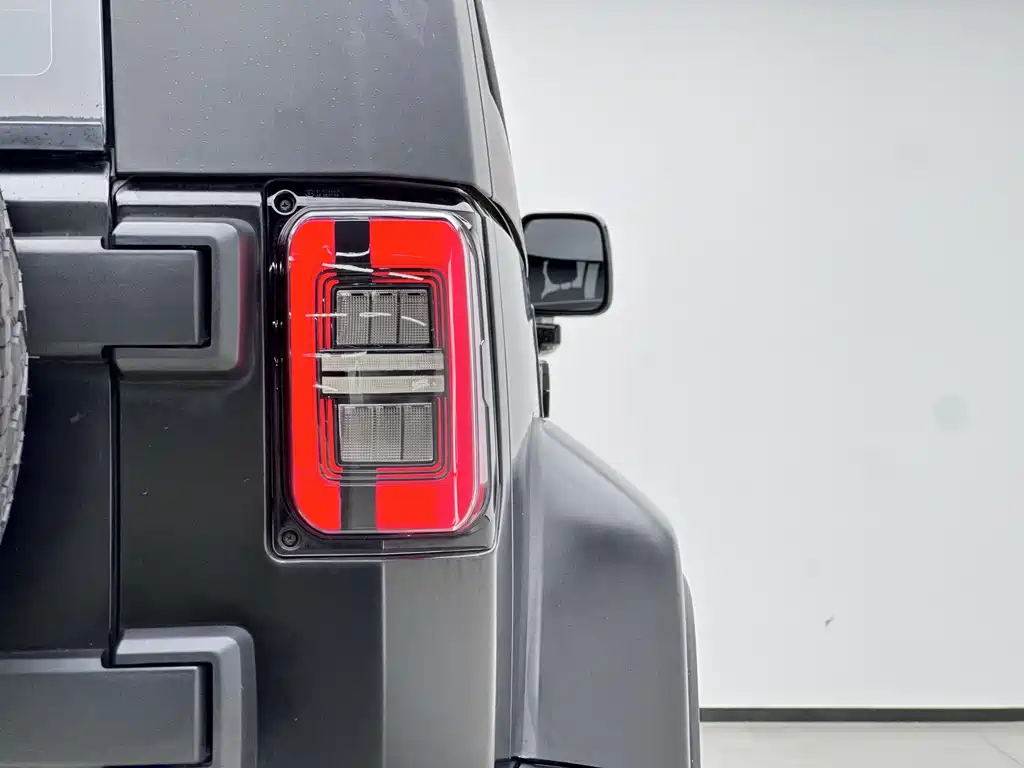 Beijing BJ40 2021 2.0D AT 4WD Blade Hero Knight Edition