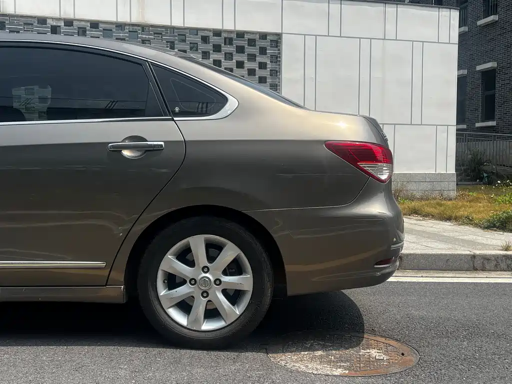 Nissan Sylphy 2009 1.6XL Automatic Luxury Sunroof Edition
