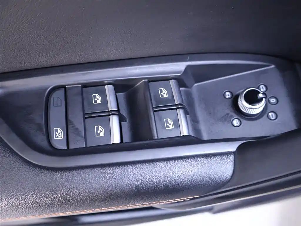 Audi Q5L 2018 40 TFSI Fashion Edition China VI
