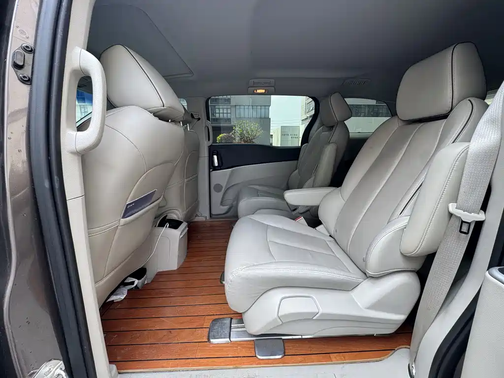 Buick GL8 2020 Land Business Class 652T Luxury