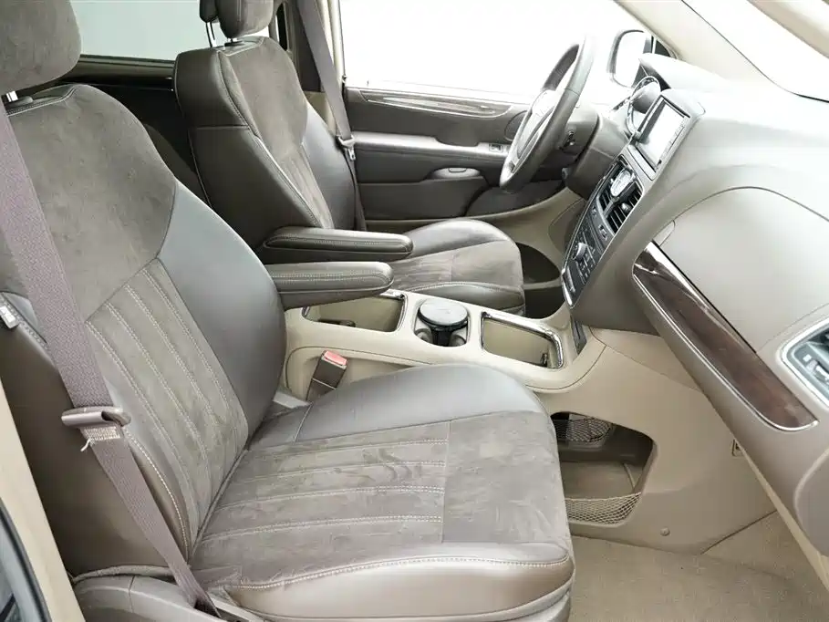 Chrysler Grand Voyager 2013 3.6L Luxury Edition
