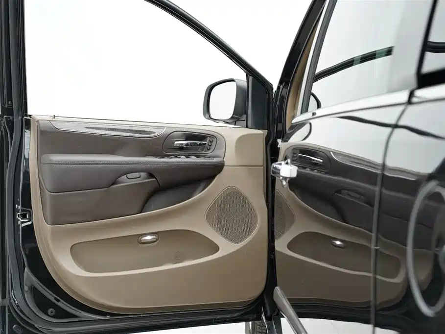 Chrysler Grand Voyager 2013 3.6L Luxury Edition
