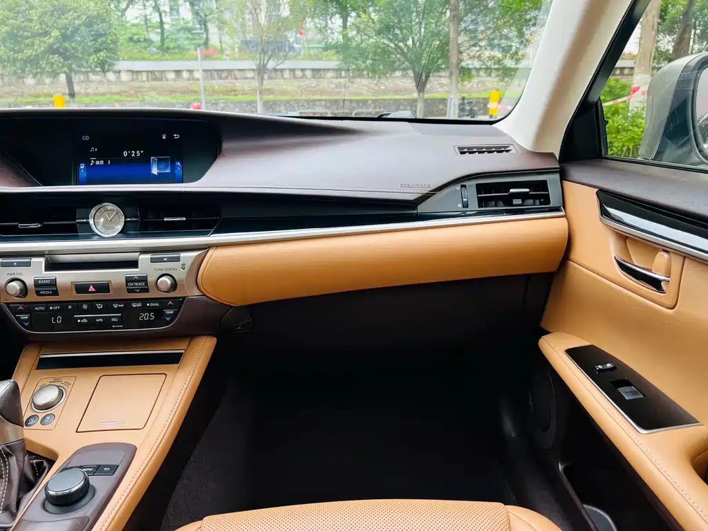 Lexus ES 2015 200 Elite Edition