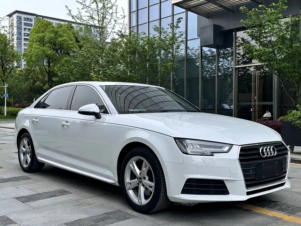 Audi A4L 2017 40 TFSI Fashion