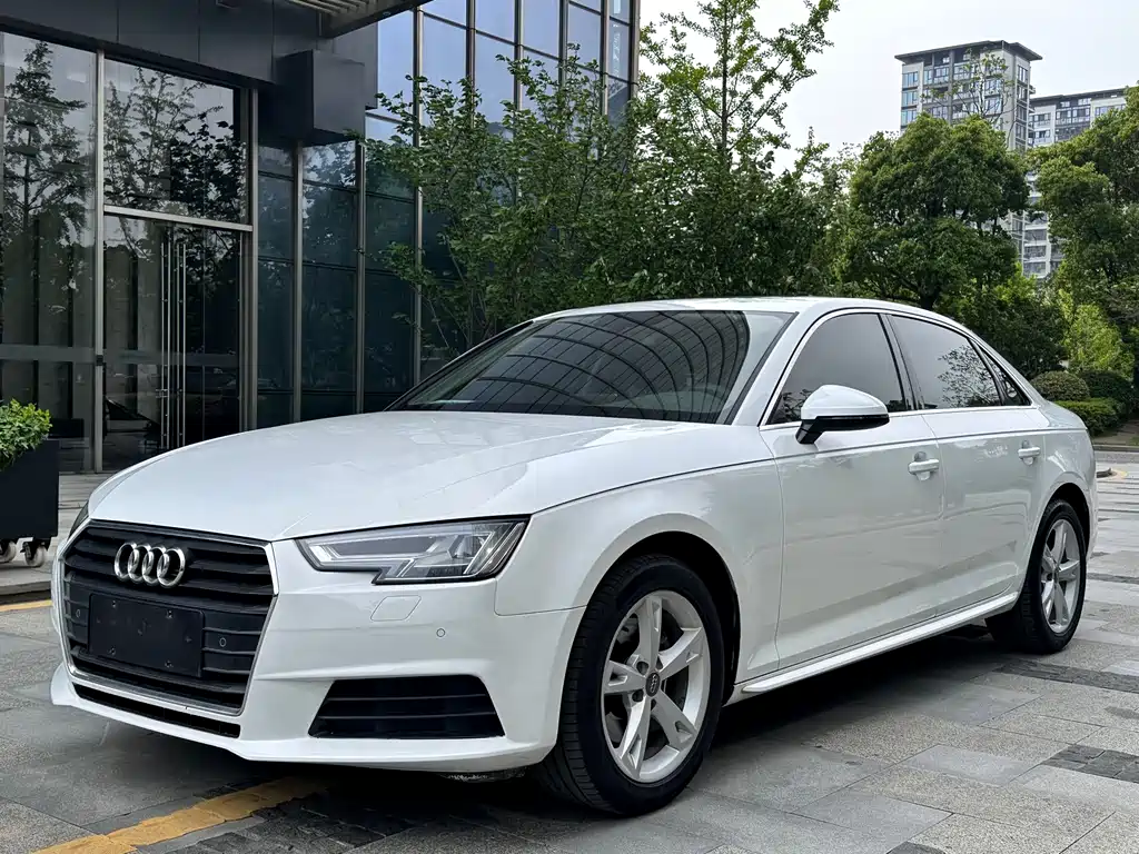 Audi A4L 2017 40 TFSI Fashion