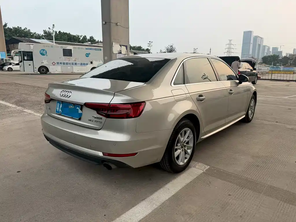Audi A4L 2017 40 TFSI