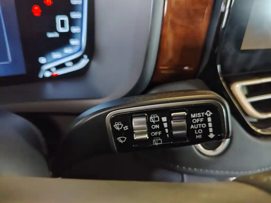 Hongqi HQ9 PHEV 2024 2.0T AWD Luxury Edition