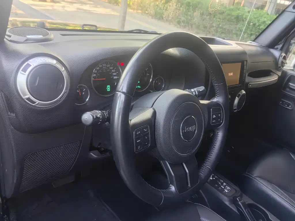 Jeep Wrangler 2017 3.0L Sahara 4-Door Comfort Edition