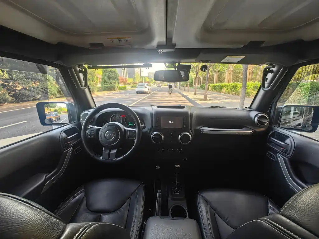 Jeep Wrangler 2017 3.0L Sahara 4-Door Comfort Edition