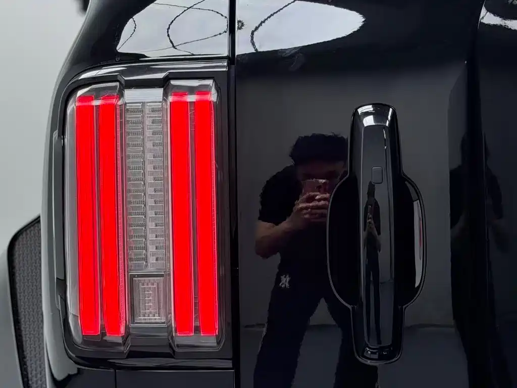 Tank 300 Cyber Knight