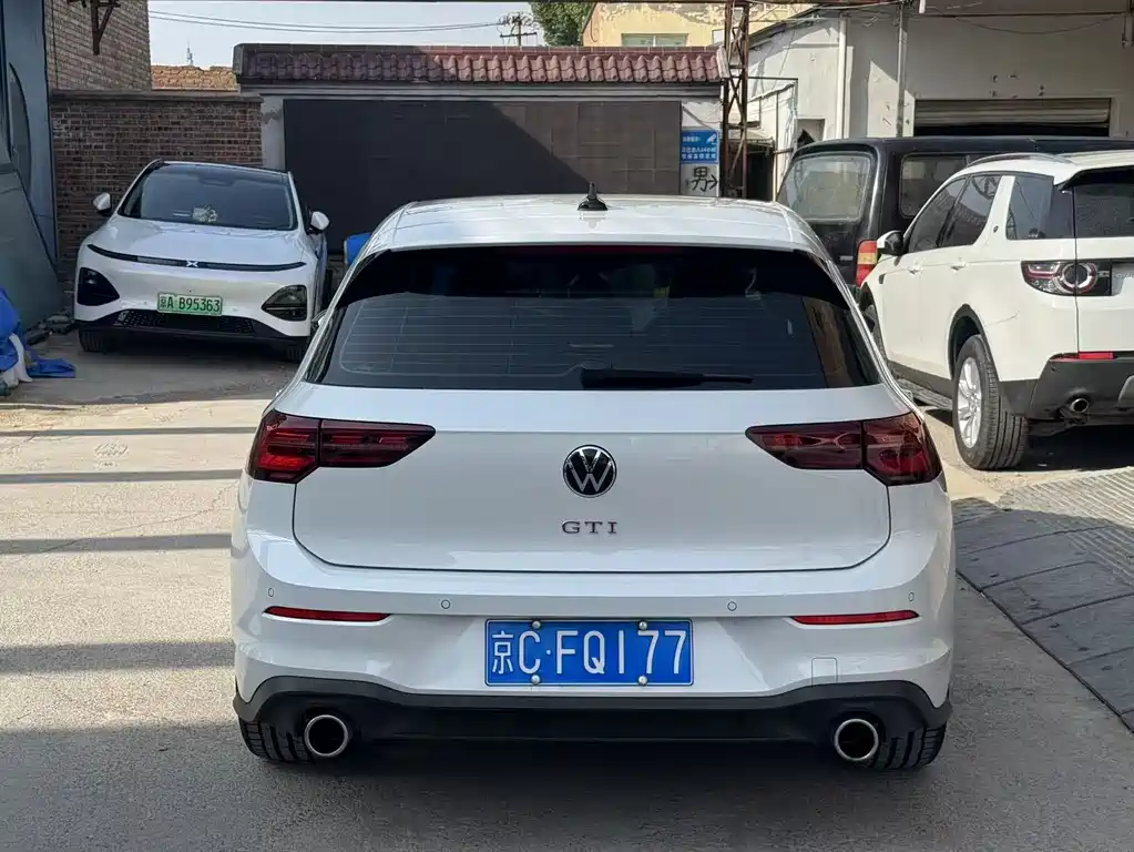 Volkswagen Golf GTI 2023 380TSI DSG