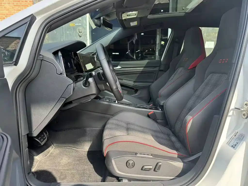 Volkswagen Golf GTI 2023 380TSI DSG