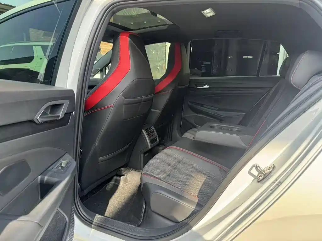 Volkswagen Golf GTI 2023 380TSI DSG