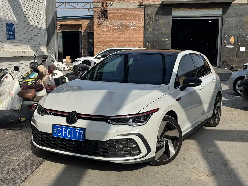 Volkswagen Golf GTI 2023 380TSI DSG