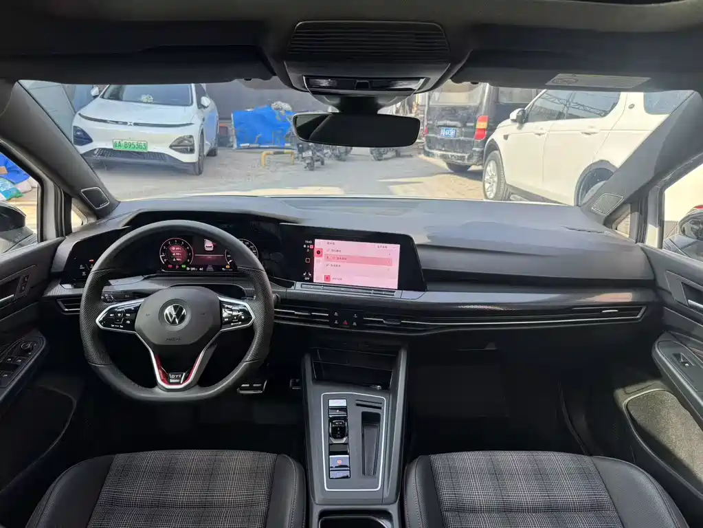 Volkswagen Golf GTI 2023 380TSI DSG