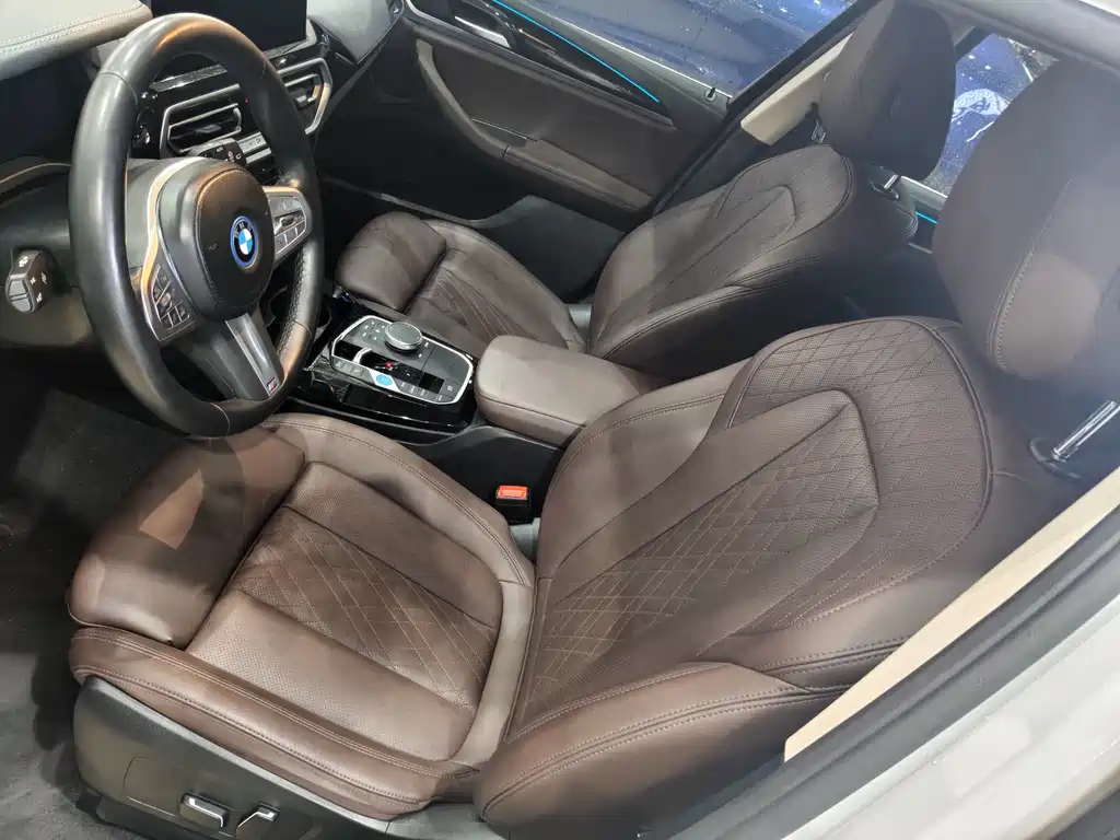 BMW iX3 2024 Leading Edition