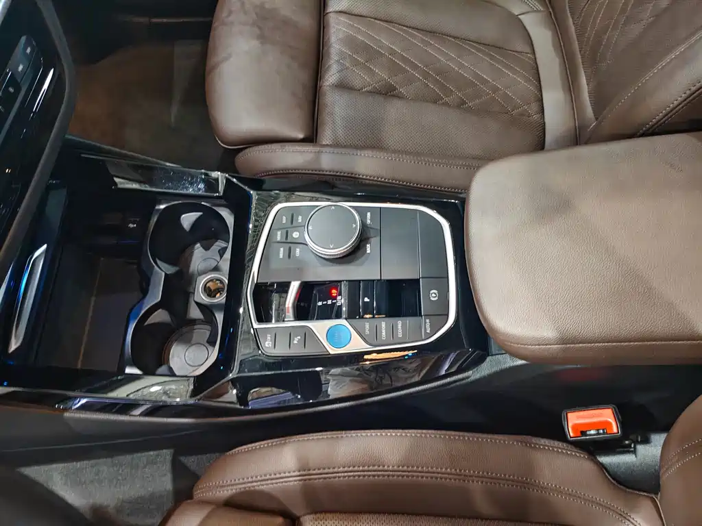 BMW iX3 2024 Leading Edition