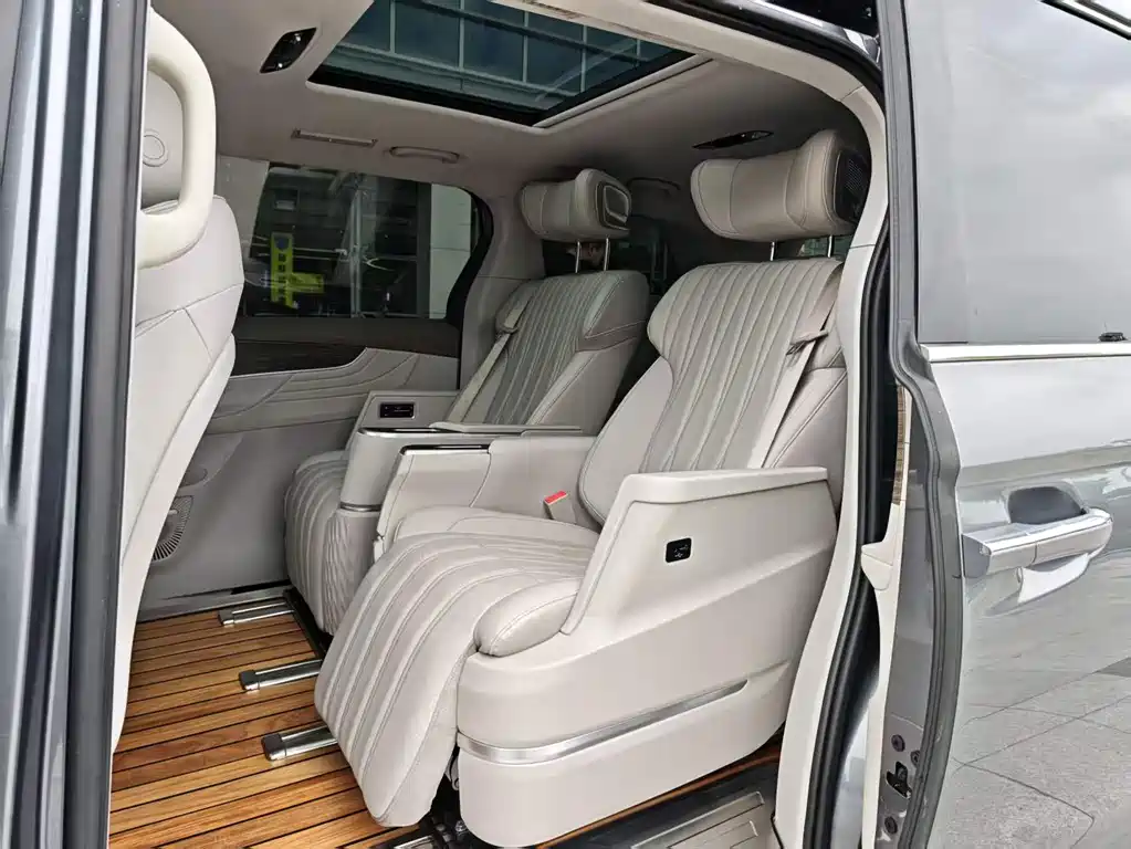 Roewe iMAX8 NEV 2022 Golden Edition