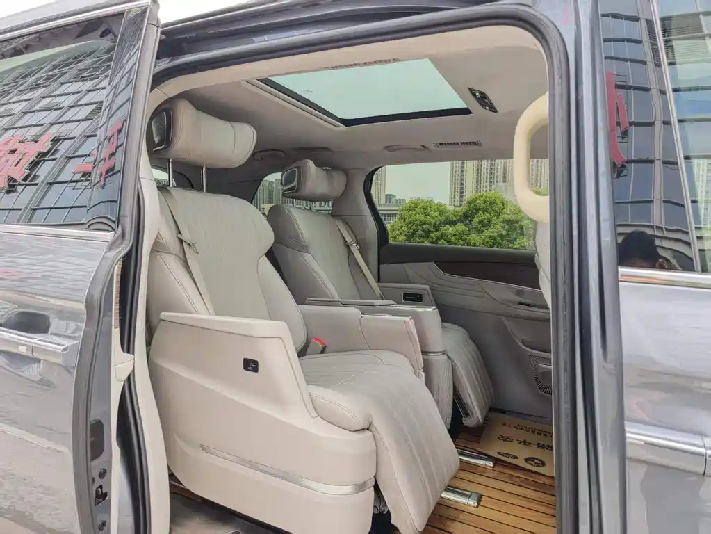 Roewe iMAX8 NEV 2022 Golden Edition