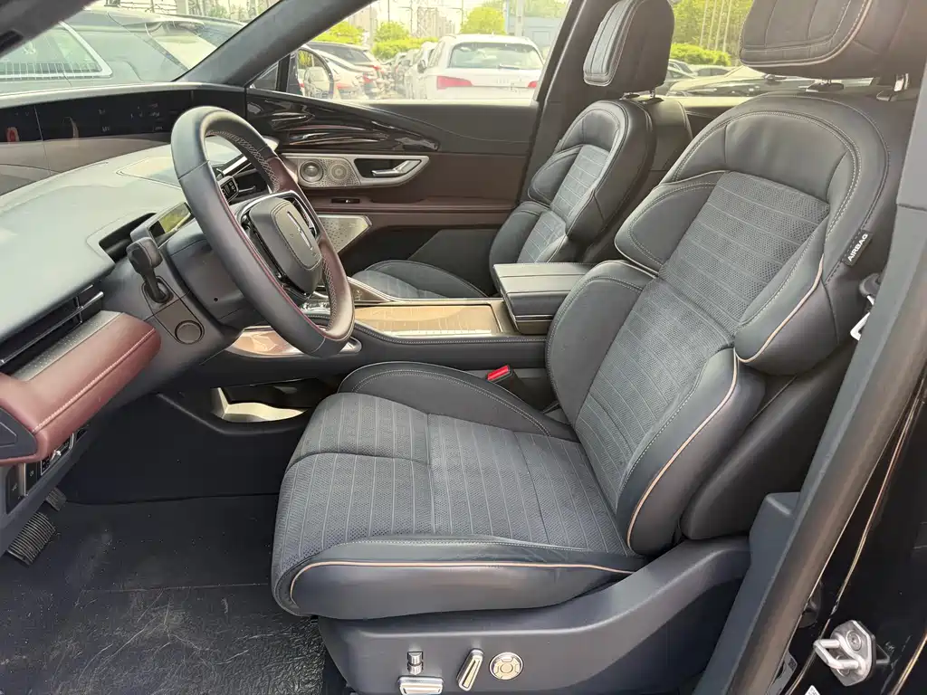 Lincoln Nautilus 2025 2.0T AWD President Hybrid Edition