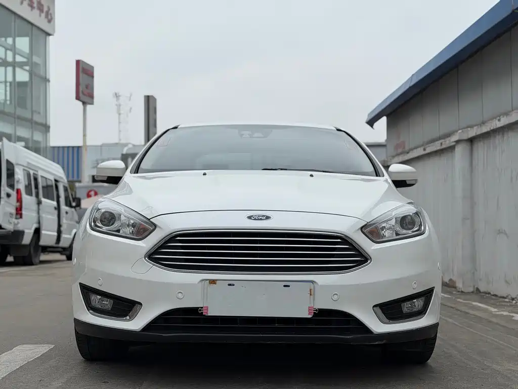 Ford Focus 2017 Sedan EcoBoost 180 Automatic Flagship
