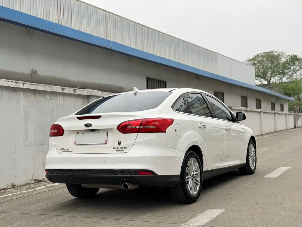 Ford Focus 2017 Sedan EcoBoost 180 Automatic Flagship