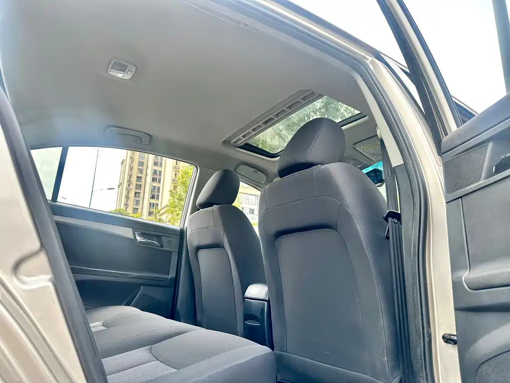 Roewe 350 2015 1.5L Manual Luxury Sunroof Edition