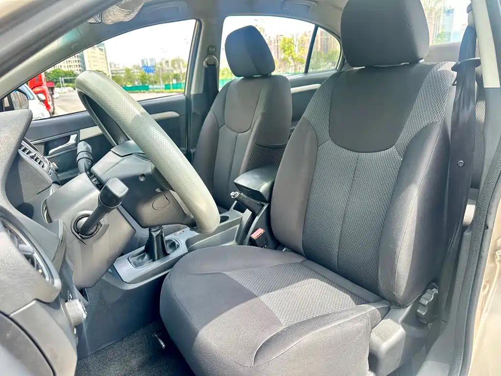 Roewe 350 2015 1.5L Manual Luxury Sunroof Edition