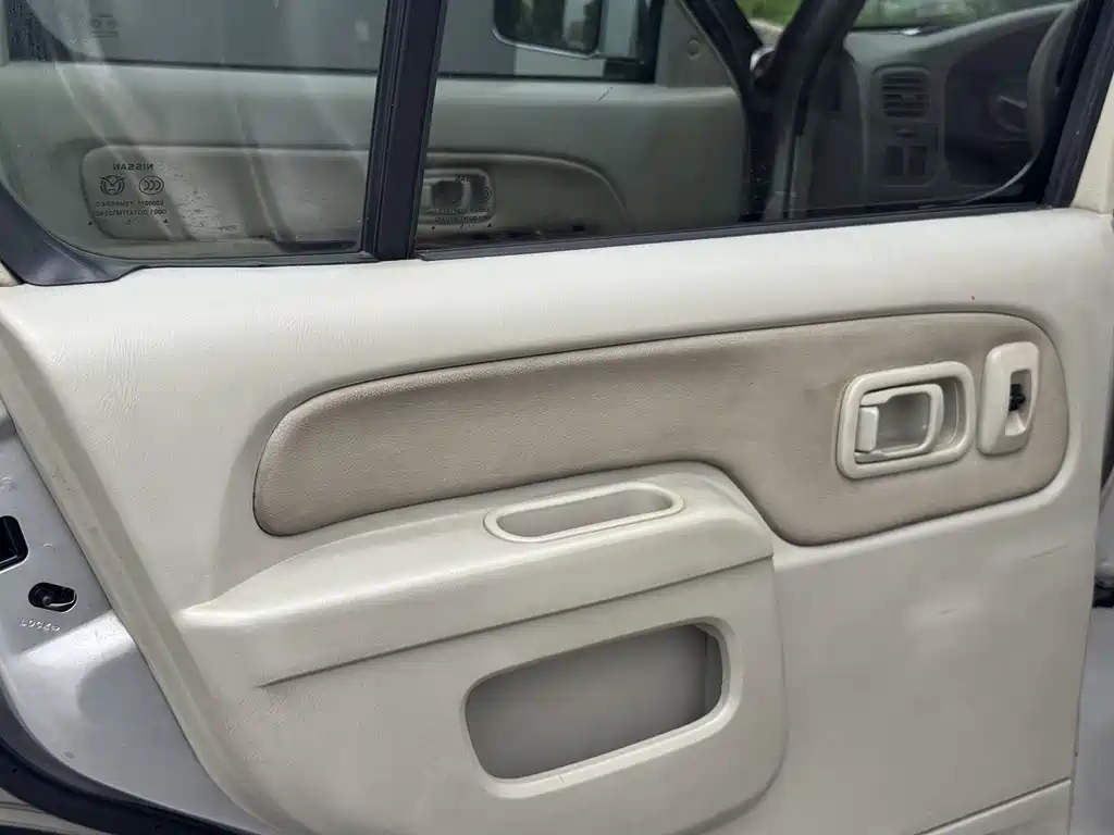 Nissan Paladin 2004 2.4L 4WD Luxury Edition