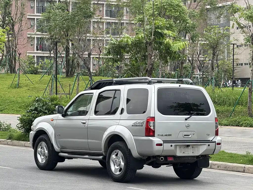 Nissan Paladin 2004 2.4L 4WD Luxury Edition