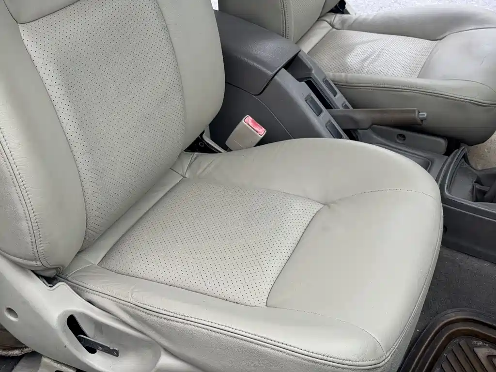 Nissan Paladin 2004 2.4L 4WD Luxury Edition