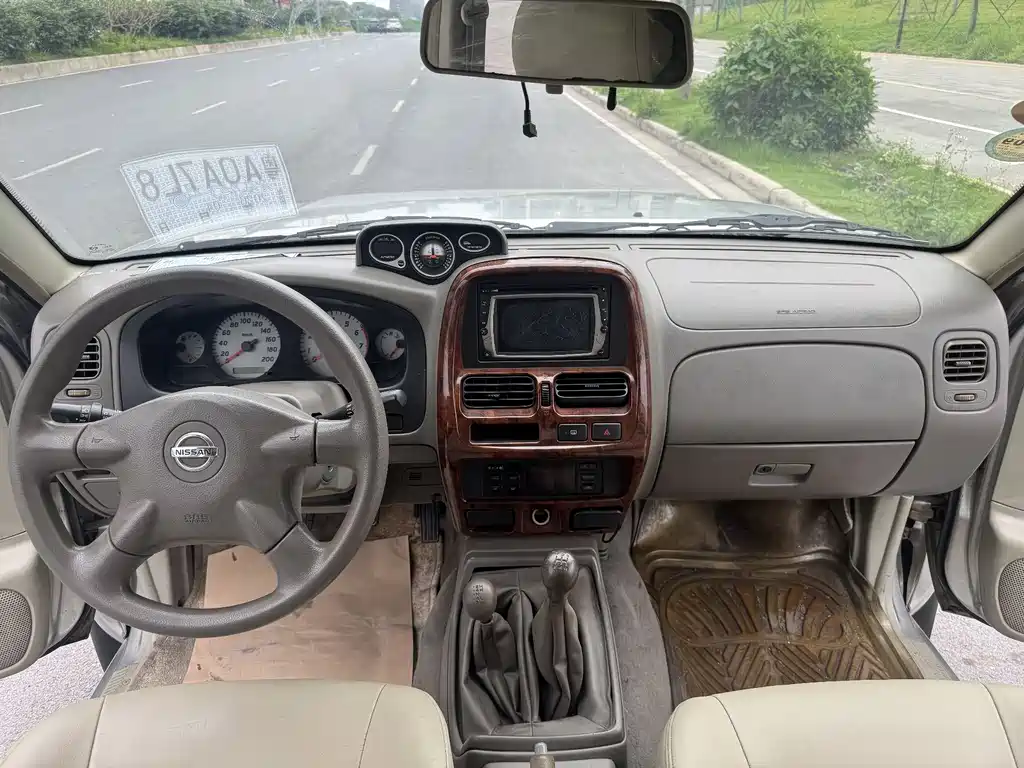 Nissan Paladin 2004 2.4L 4WD Luxury Edition
