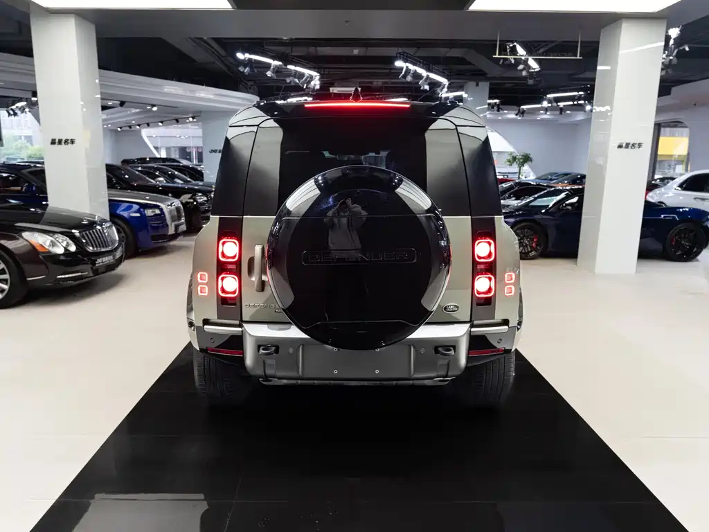 Land Rover Defender 2023 110 3.0T P400 X-DYNAMIC HSE