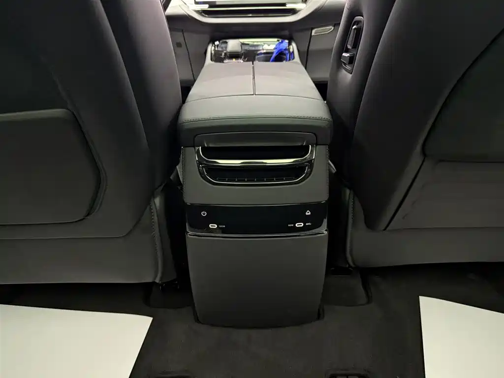 Zeekr 009 2024 Executive 6-Seater AWD 108kWh