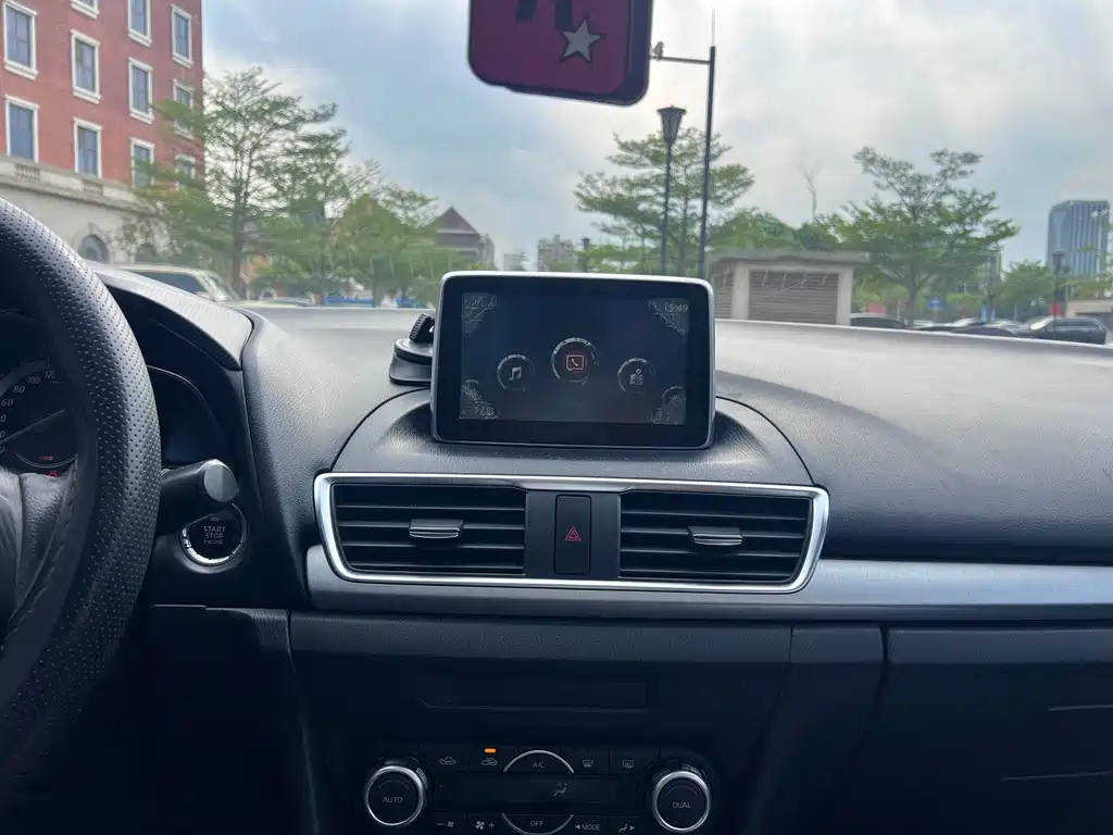 Mazda 3 Axela 2014 Sedan 1.5L Automatic Luxury